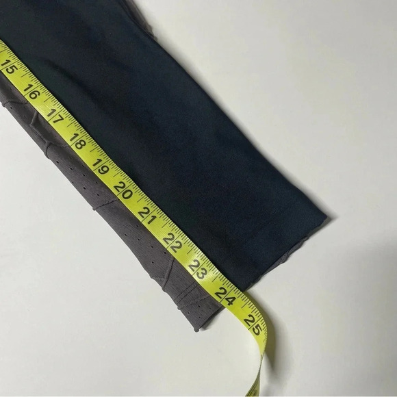 NEW Under Armour Womens Athletic Mesh Inset Leggings Purple Black Size Medium - Picture 8 of 12